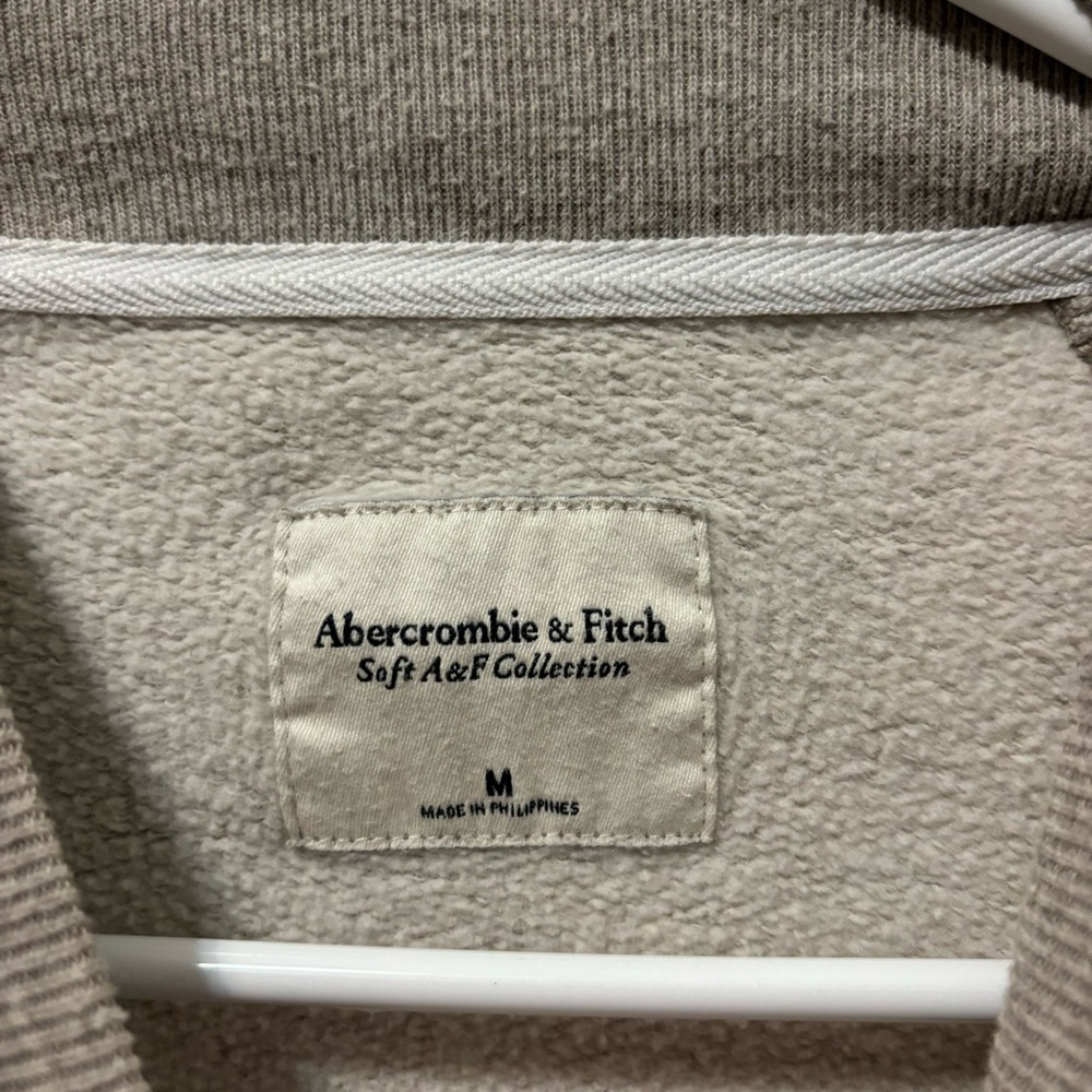 Abercrombie & Fitch Colorblock Crewneck Sweatshirt - Picture 4 of 6